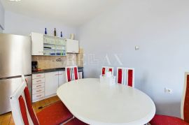 Novi Vinodolski - stan u centru s terasom, Novi Vinodolski, Apartamento