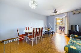 Novi Vinodolski - stan u centru s terasom, Novi Vinodolski, Apartamento