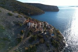 Kuća sa bazenom na obali mora, Senj, Maison