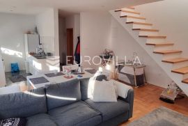 Zagreb, Tuškanac, dvoetažan trosoban stan NKP 82 m2 u kući, Zagreb, Appartement