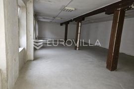 Osijek, Centar, ulični poslovni prostor 905 m2, potencijal za razne djelatnosti, Osijek, Propiedad comercial