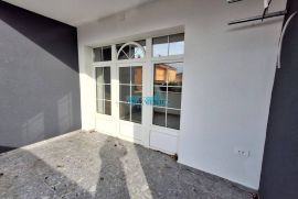 CRIKVENICA - VISOKO PRIZEMLJE S PARKINGOM, Crikvenica, Appartment