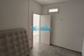 CRIKVENICA - VISOKO PRIZEMLJE S PARKINGOM, Crikvenica, Appartment