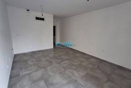 CRIKVENICA - VISOKO PRIZEMLJE S PARKINGOM, Crikvenica, Appartment