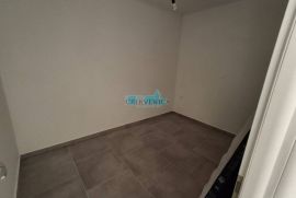 CRIKVENICA - VISOKO PRIZEMLJE S PARKINGOM, Crikvenica, Appartment