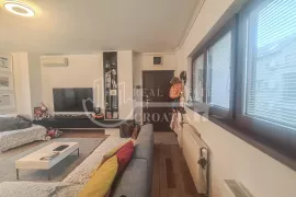 Najam četverosobnog dvoetažnog stana, parkirno mjesto, Zagreb, Gajnice, Borčec, Zagreb, Appartment