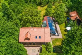 KUĆA S BAZENOM U BLIZINI NP PLITVIČKA JEZERA, Plitvička Jezera, Maison