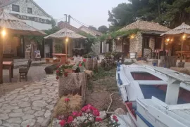 Etno selo prvi red do mora, Vodice, Propriété commerciale