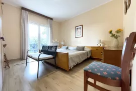 UMAG, PRVI RED, KUĆA S APARTMANIMA, Umag, بيت