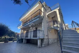 UMAG, PRVI RED, KUĆA S APARTMANIMA, Umag, Maison