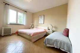 UMAG, PRVI RED, KUĆA S APARTMANIMA, Umag, بيت