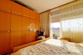 Sniženo - udoban stan za ugodan život - prilika!, Pula, Appartment