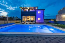 Villa 100m od mora, Privlaka, Σπίτι