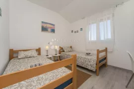 Villa 100m od mora, Privlaka, Σπίτι