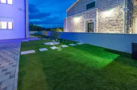 Villa 100m od mora, Privlaka, Σπίτι