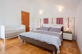 VILA - PRILIKA ZA INVESTICIJU, Skradin, Famiglia