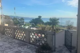 Prodaje se luksuzan stan sa panoramskim pogledom na more!, Rijeka, Stan