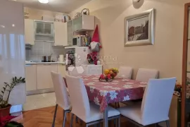 Šarmantni stan s pogledom na more, Split, Appartement