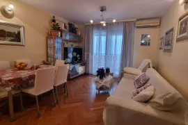 Šarmantni stan s pogledom na more, Split, Appartement