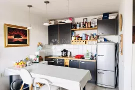 Jedinstveni stan s terasom i parkirnim mjestom !, Zagreb, Appartement