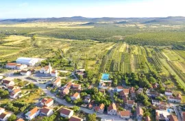 Građevna parcela u čarobnom dalmatinskom mjestu, Vodice, Terreno