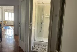 BULEVARD -GOSPODSKI STAN 89m2, Rijeka, Daire