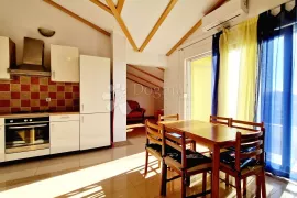 Osunčan apartman s pogledom na more, Ližnjan, Flat