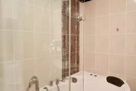 Osunčan apartman s pogledom na more, Ližnjan, Flat