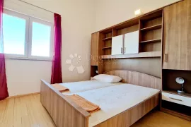 Osunčan apartman s pogledom na more, Ližnjan, Flat