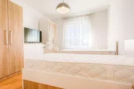 DARWINOVA, ČETVEROSOBAN STAN SA 2 GPM, Zagreb, Flat