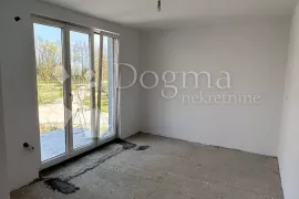 Dugo Selo(Lupoglav) Legalna Kuća 225m2, Brckovljani, Σπίτι