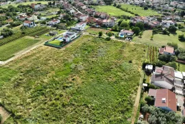 GRAĐEVINSKO ZEMLJIŠTE 690M2 U BLIZINI MORA, Fažana, Земля