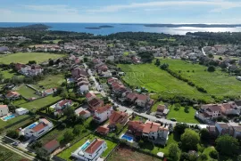 GRAĐEVINSKO ZEMLJIŠTE 690M2 U BLIZINI MORA, Fažana, Terreno