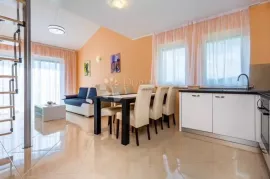 Atraktivan apartman za najam 200 m od mora!, Kostrena, Flat