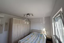 PULA, NOVOGRADNJA, 71 m² s balkonom, Pula, Daire