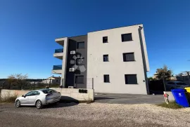 PULA, NOVOGRADNJA, 71 m² s balkonom, Pula, شقة