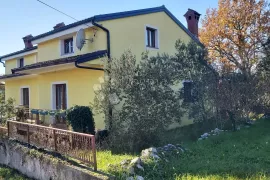 Obiteljska kuća u mirnom selu, 5 spavaćih soba, Pazin - Okolica, House