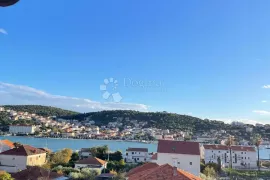 Dvosoban stan sa pogledom na more i grad, Trogir, Trogir, Daire