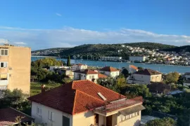 Dvosoban stan sa pogledom na more i grad, Trogir, Trogir, Appartment