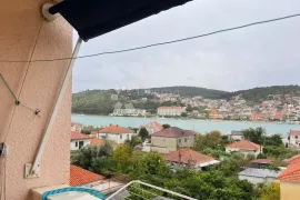 Dvosoban stan sa pogledom na more i grad, Trogir, Trogir, Daire