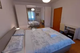 ISTRA PJEŠČANA UVALA / KUĆA SA PROSTRANOM OKUĆNICOM, Medulin, House