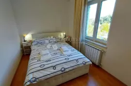 ISTRA PJEŠČANA UVALA / KUĆA SA PROSTRANOM OKUĆNICOM, Medulin, House