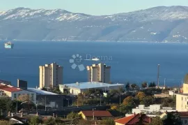 Vežica Trosoban adaptiran stan s pogledom na more!, Rijeka, شقة