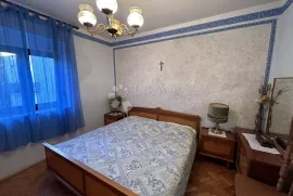 Rustikalni obiteljski stan s toplim šarmom interijera, Kastav, Appartement