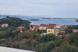 VILA SA UMIRUJUĆIM POGLEDOM, Pakoštane, Famiglia