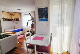 SESVETE, SLATKI MALI STAN S PARKIRNIM MJESTOM, Zagreb, Flat