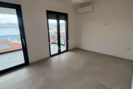 Luksuzni penthouse u novogradnji- Čiovo, Okrug, Flat