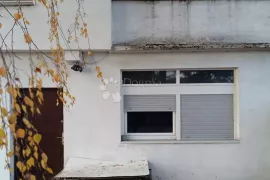 Kuća s poslovnim prostorom, Zagreb, Casa