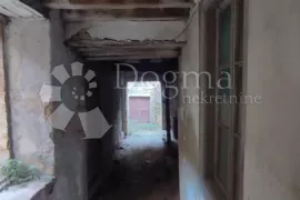 Starina za renovaciju u centru Vodnjana, Vodnjan, Дом