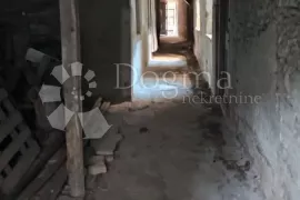 Starina za renovaciju u centru Vodnjana, Vodnjan, Дом